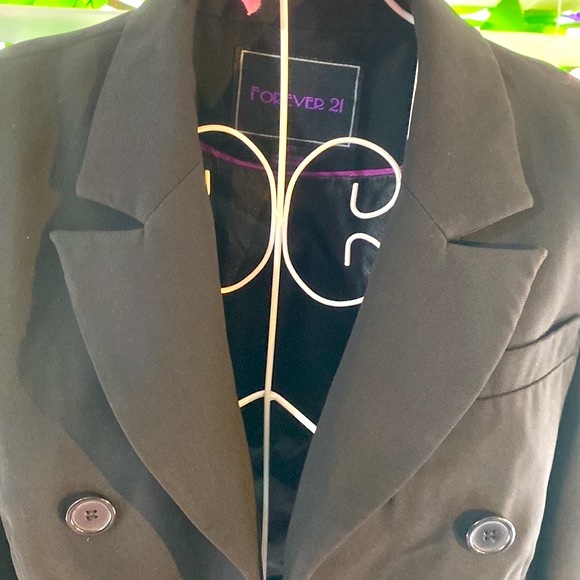 Forever 21 short black tuxedo style jacket - Picture 3 of 7